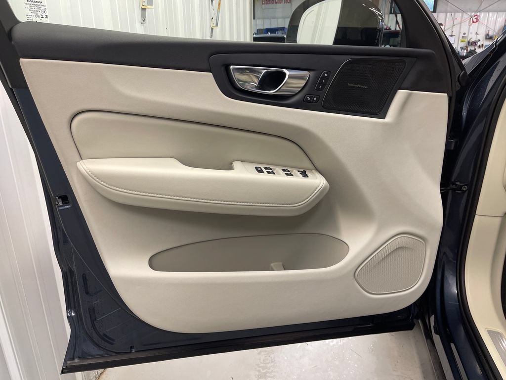 Used 2025 Blue Volvo Plus image 15