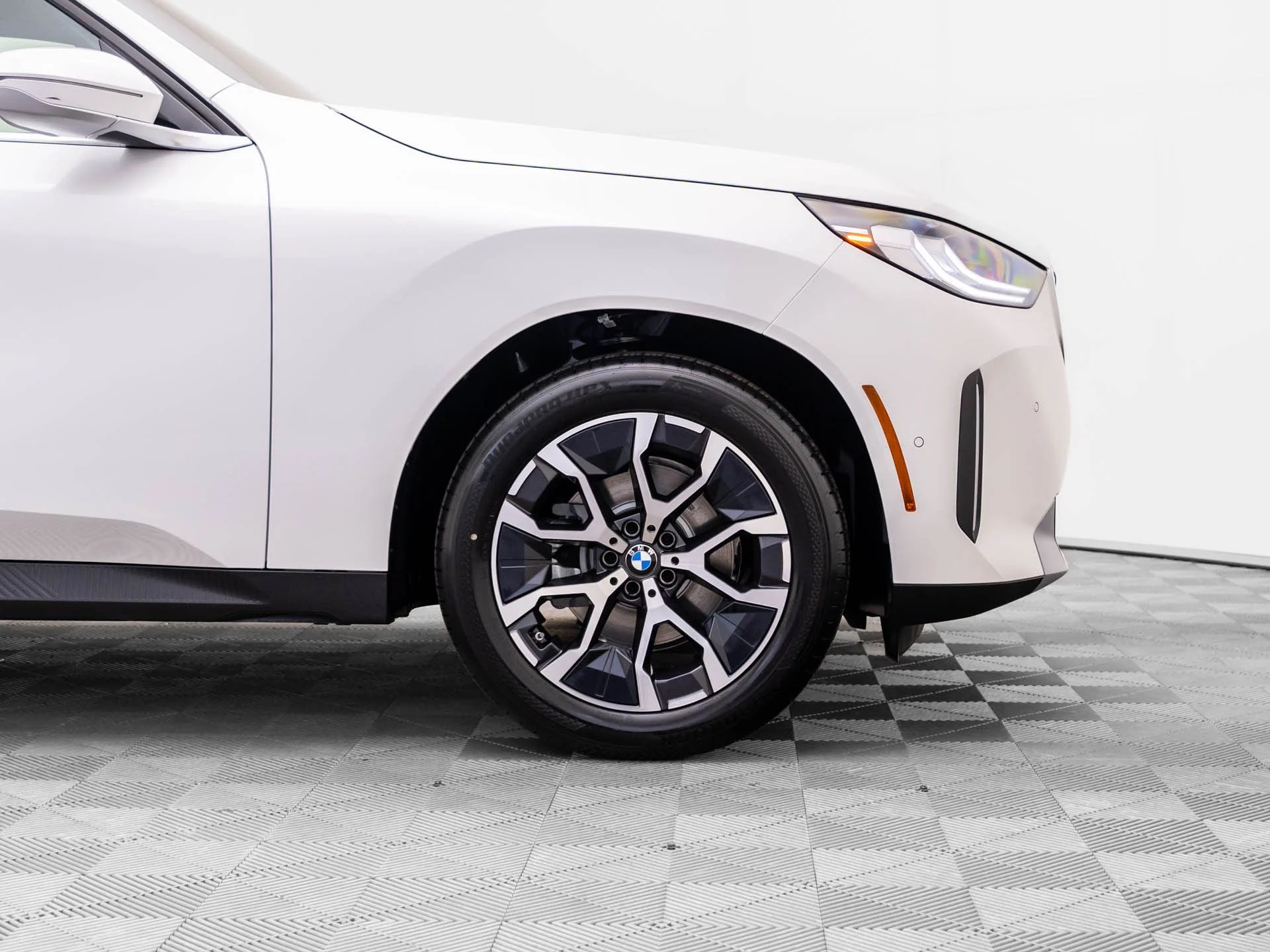 New 2026 White BMW 30 xDrive image 30