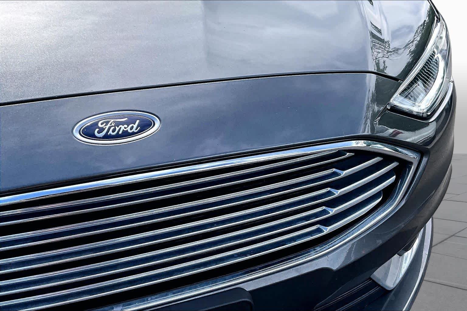 Used 2018 Magnetic Ford SE image 30