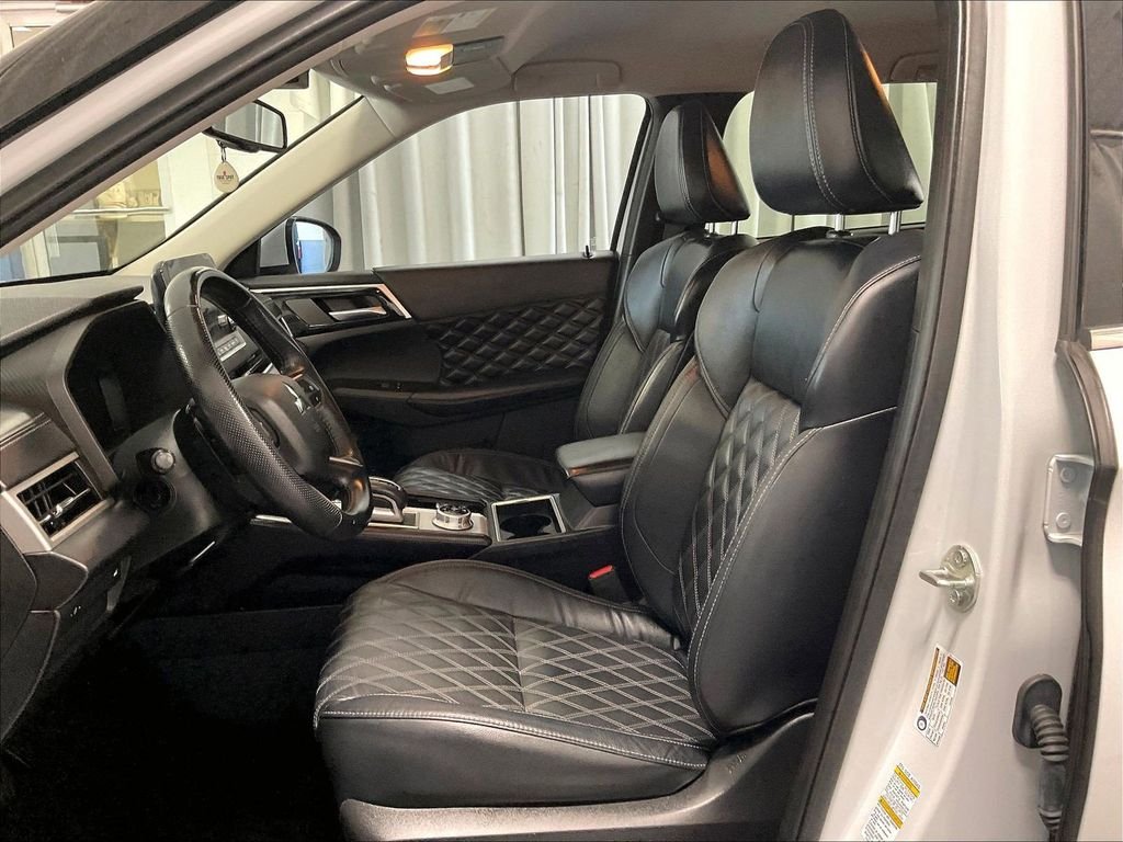 Used 2022 White Mitsubishi SEL image 10