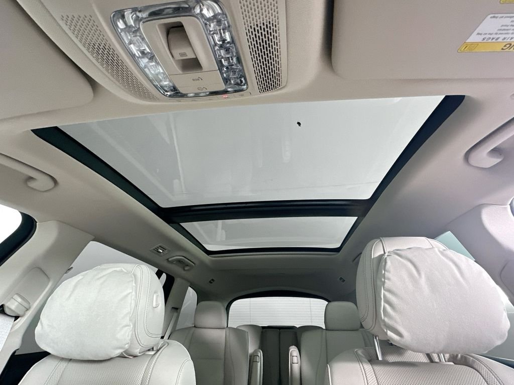 New 2026 MANUFAKTUR Moonlight White Metallic Mercedes-Benz GLS 450 image 23