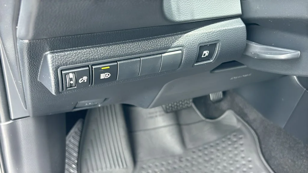 Used 2025  Toyota LE image 13