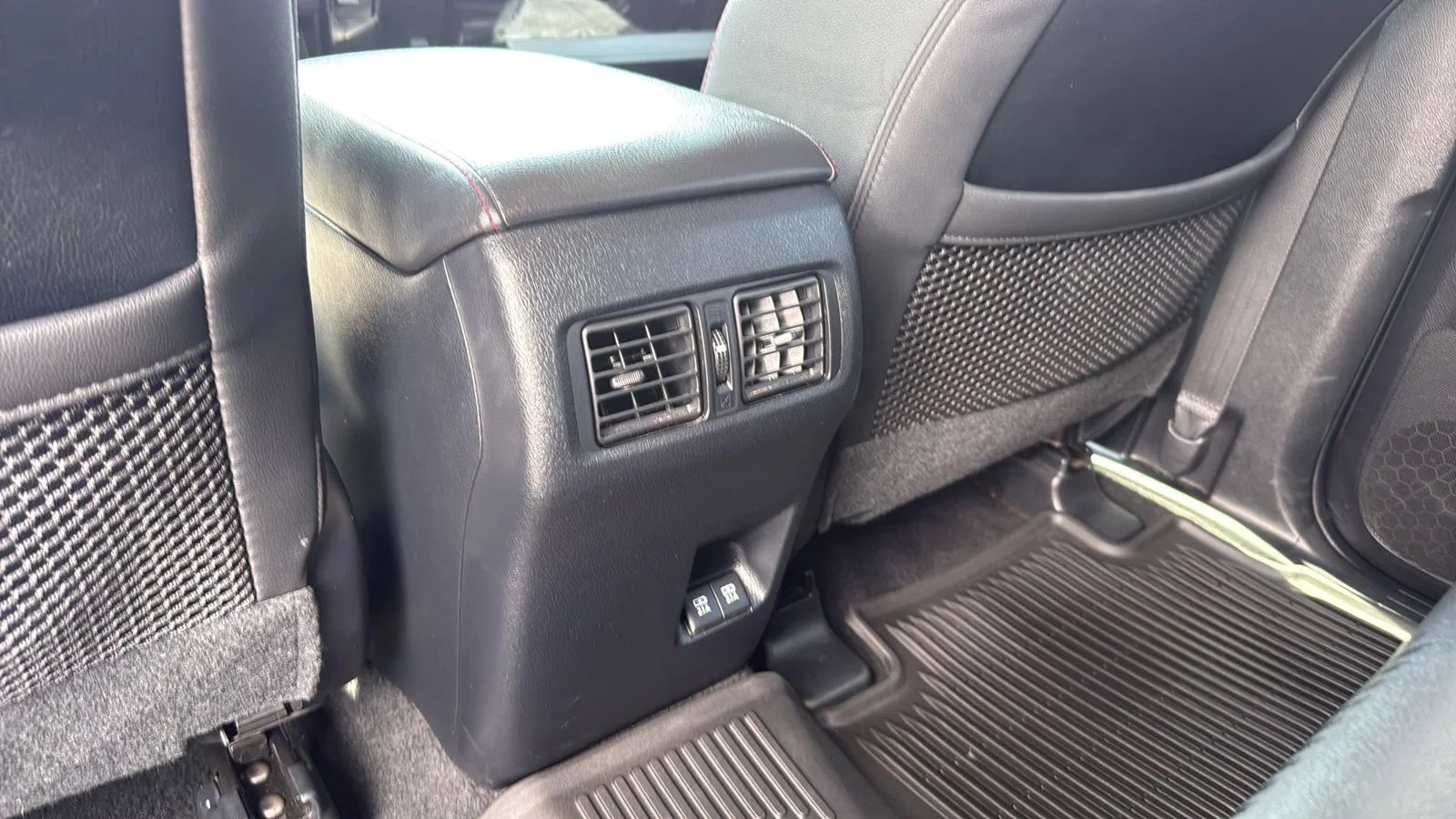 Used 2021 Red Toyota Venture image 27