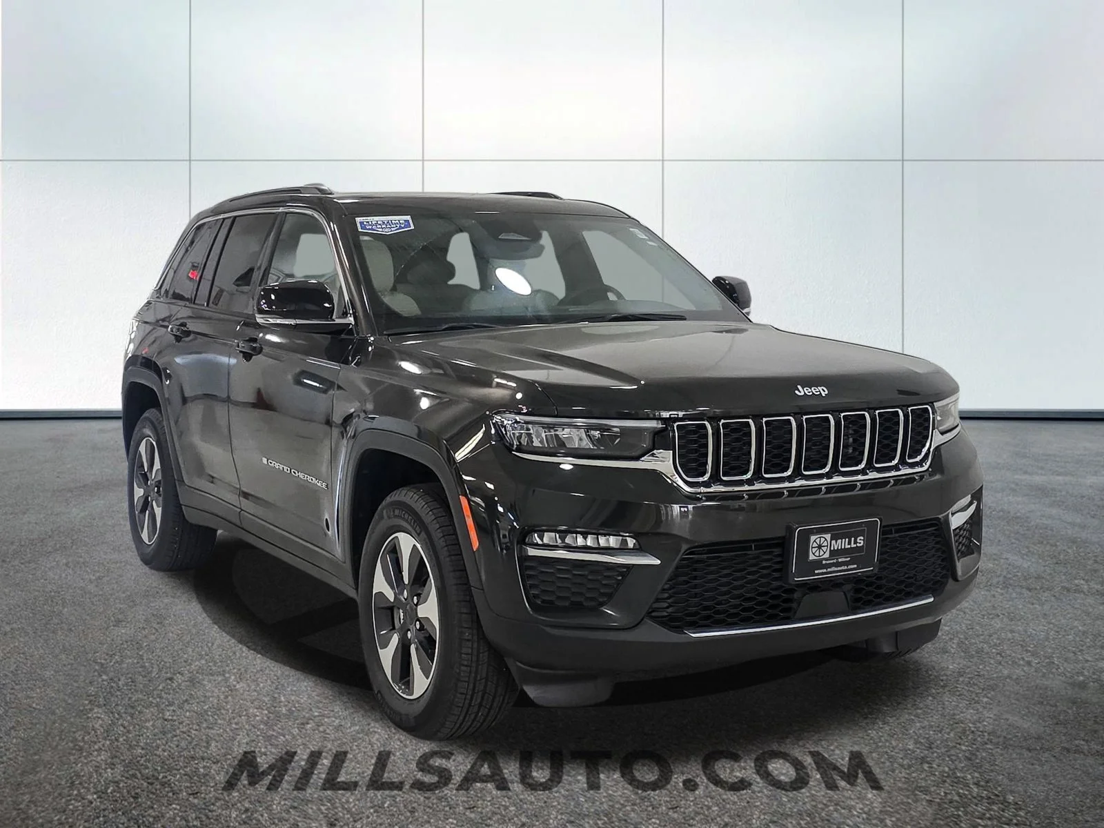 Used 2024 Rocky Mountain Pearlcoat Jeep 4xe image 11