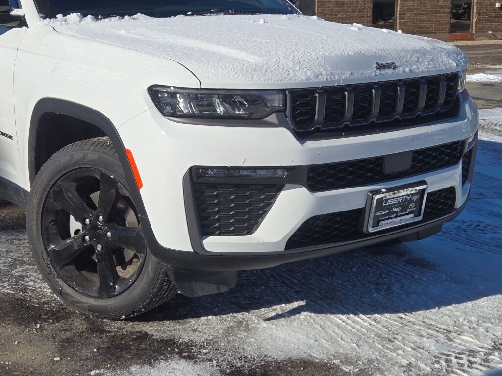 New 2026 Bright White Clear-Coat Exterior Paint Jeep Limited image 2