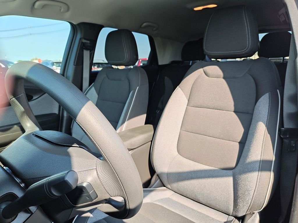 Used 2023 White Chevrolet LT image 11