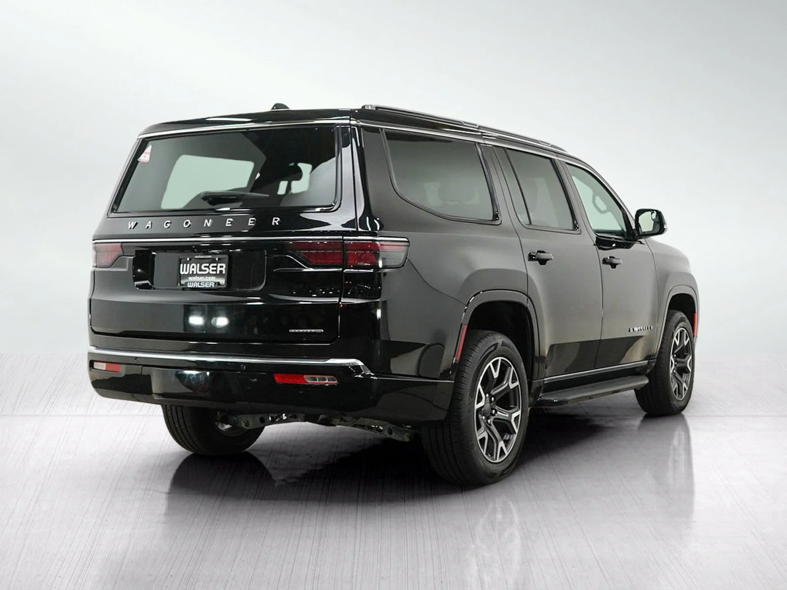 Used 2024 Diamond Black Crystal Pearlcoat Jeep Series III image 5