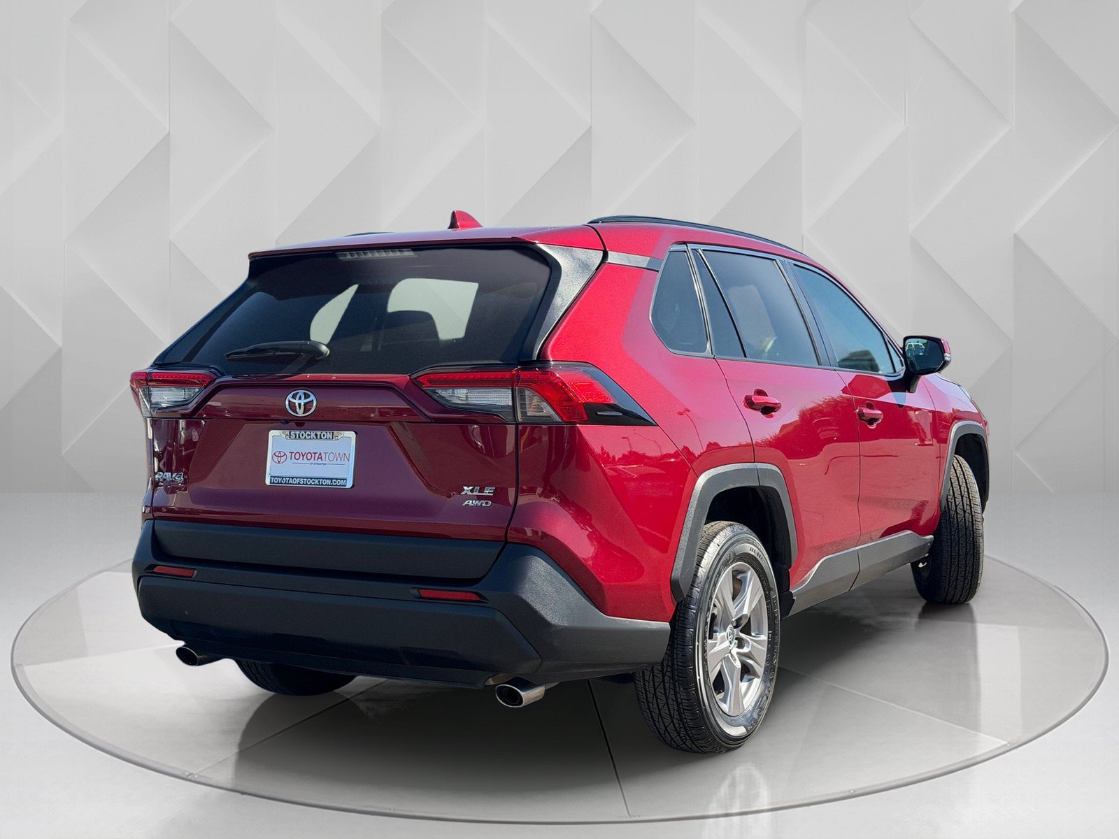 Certified Used 2025 Ruby Flare Pearl Toyota XLE image 8