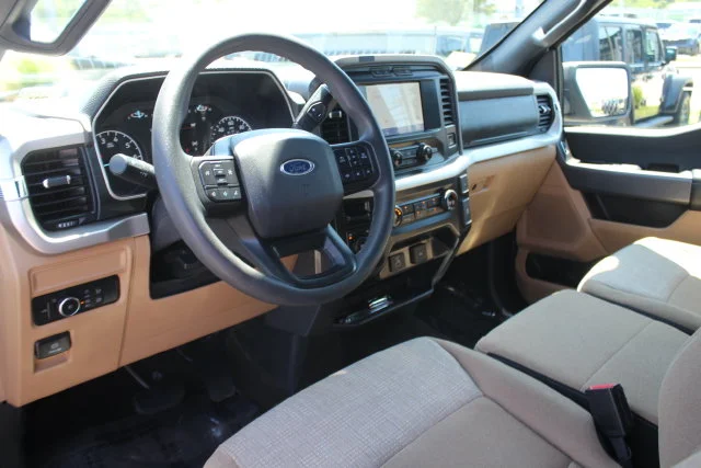 Used 2021 Silver Ford XLT image 3