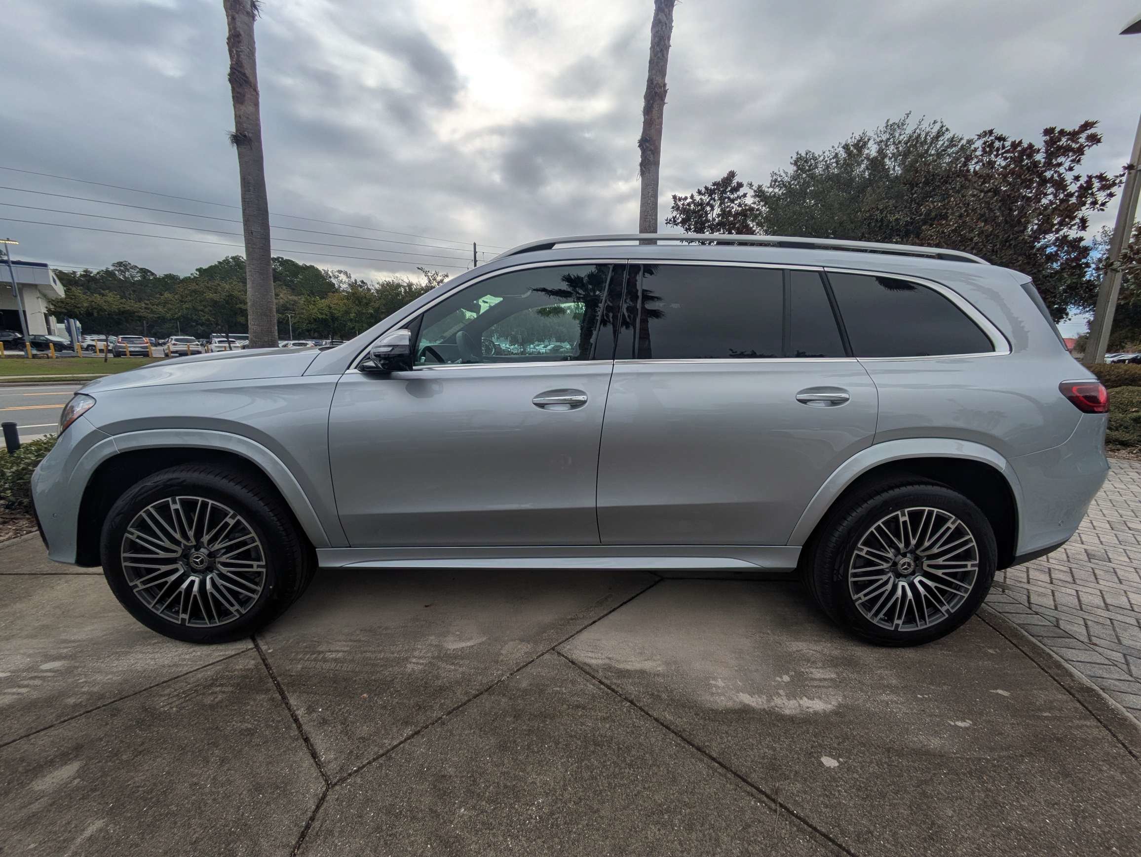 New 2027 Cirrus Silver Metallic Mercedes-Benz GLS 450 image 6