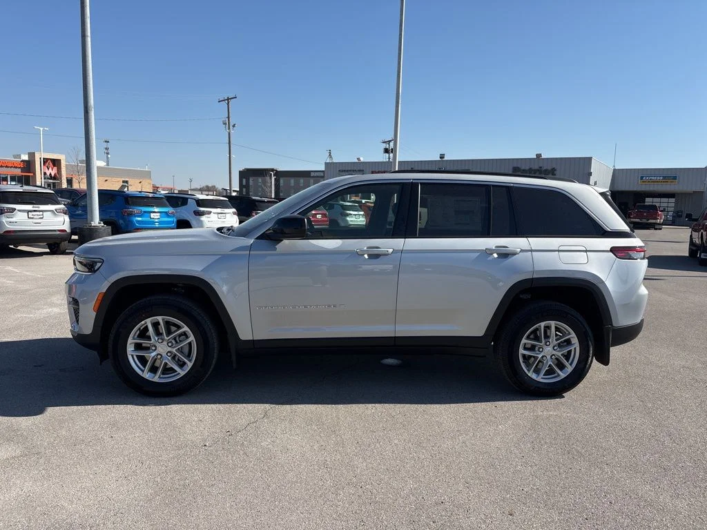 New 2026 Silver Zynith Jeep Laredo X image 6