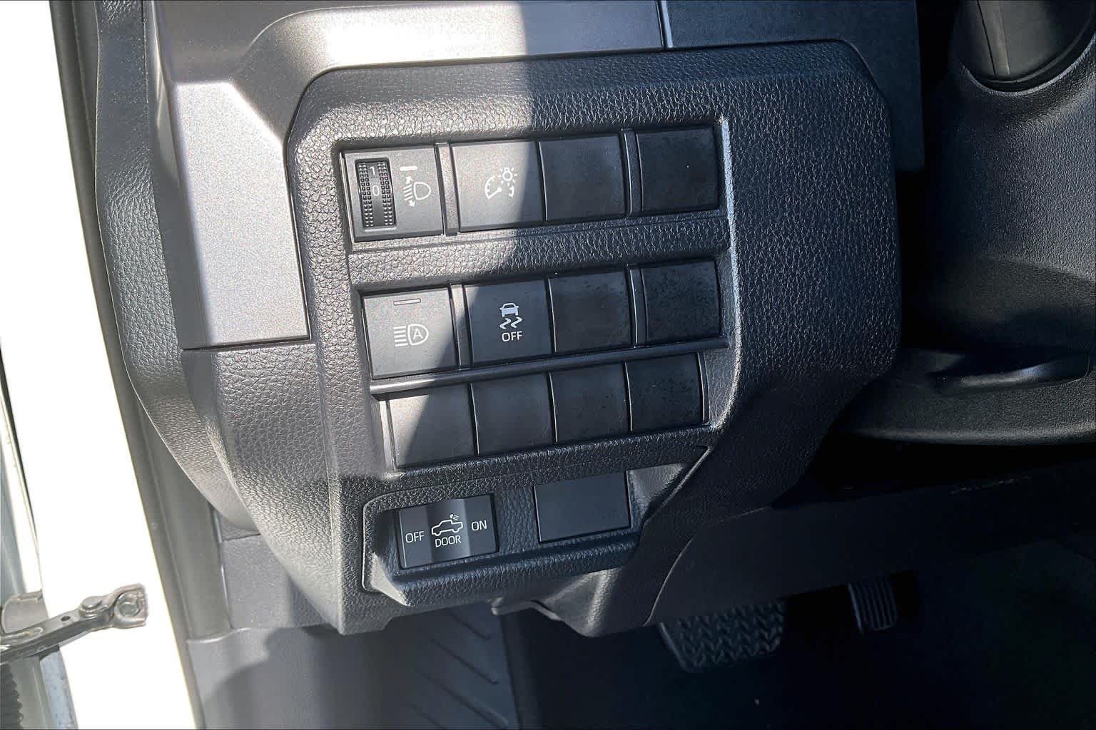 Used 2024 Ice Cap Toyota SR5 image 33