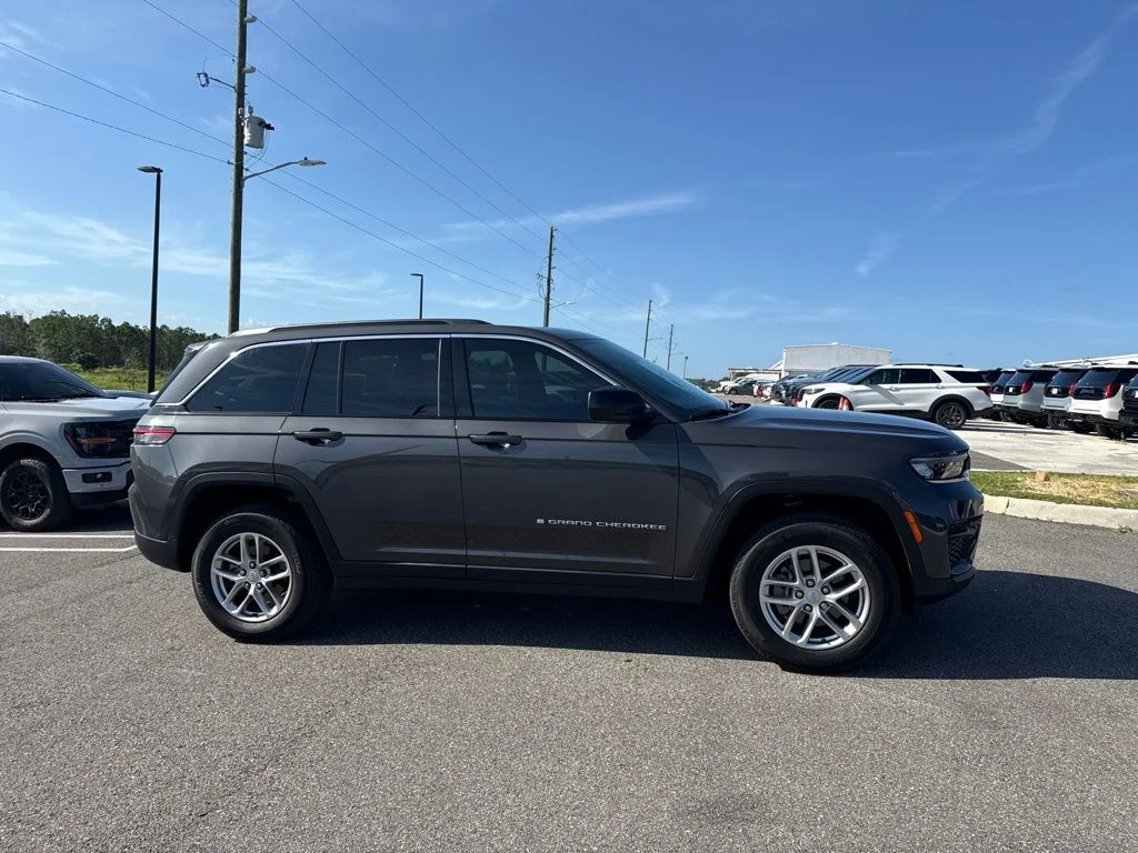 2025 Jeep Grand Cherokee Laredo X's photo