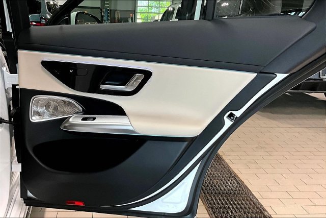 New 2026 MANUFAKTUR Moonlight White Metallic Mercedes-Benz E 450 image 50
