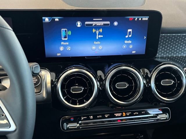 New 2026 Polar White Mercedes-Benz GLB 250 image 42