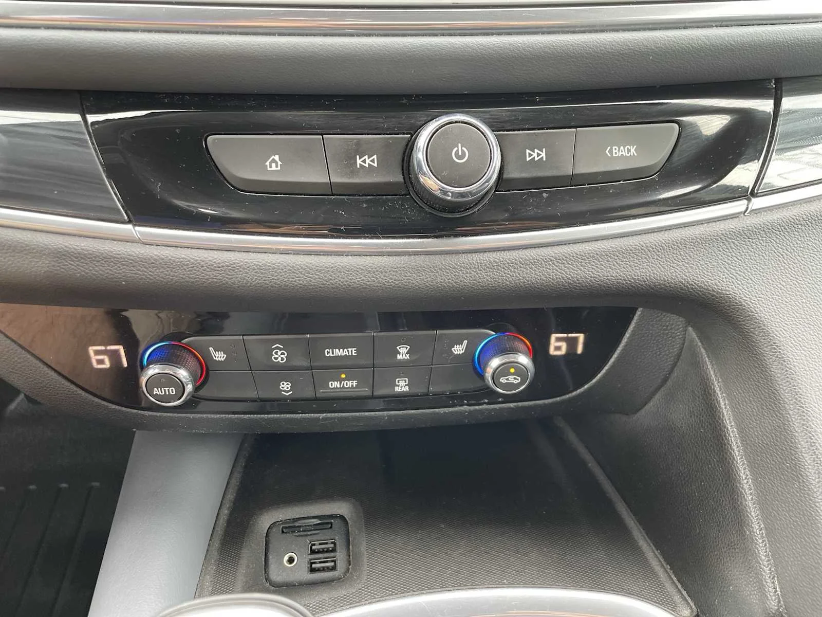 Used 2020 Includes Satin Nickel lower exterior accent color.) Buick Essence image 18