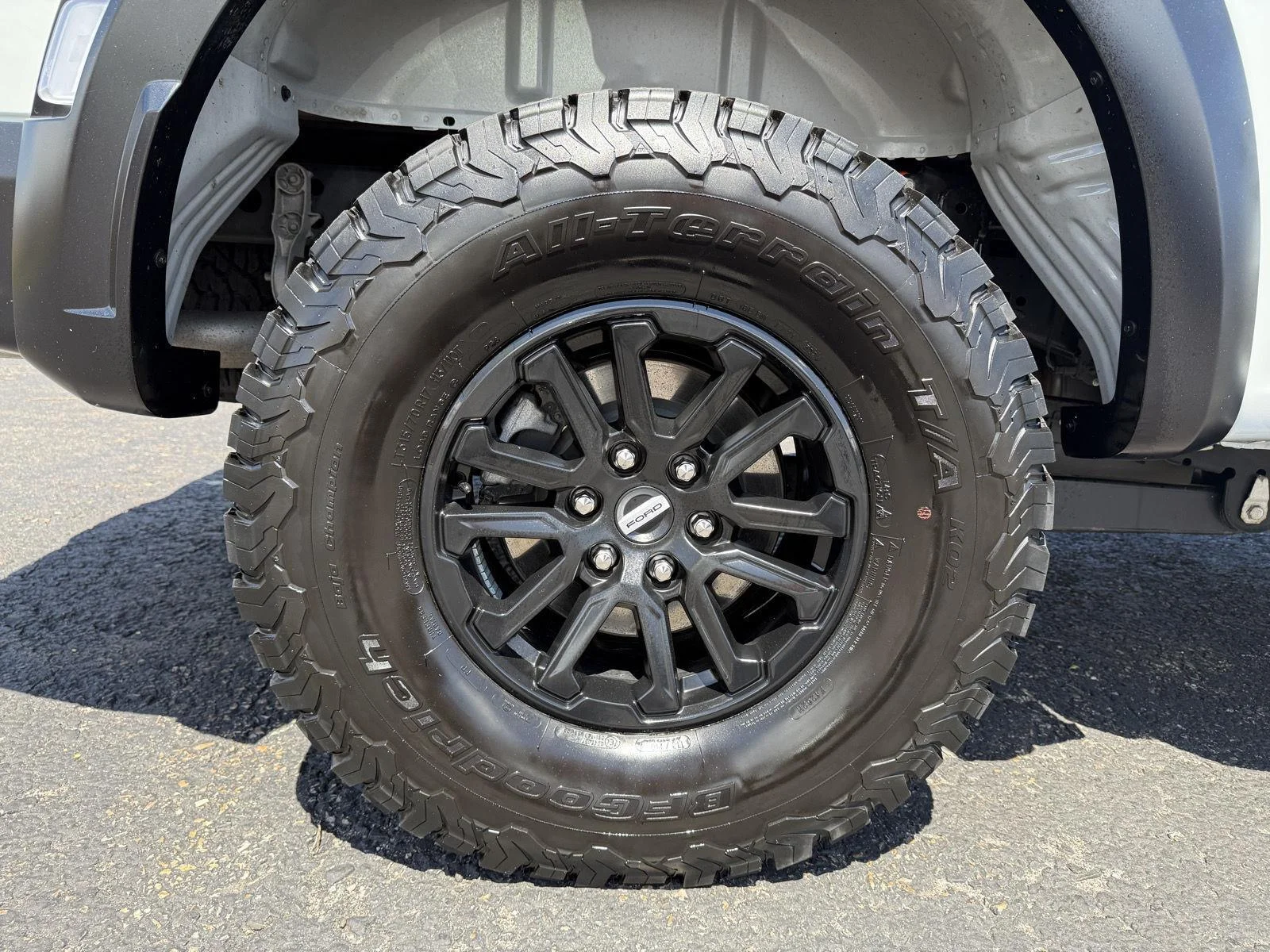 Used 2024 Avalanche Gray Ford Raptor image 27