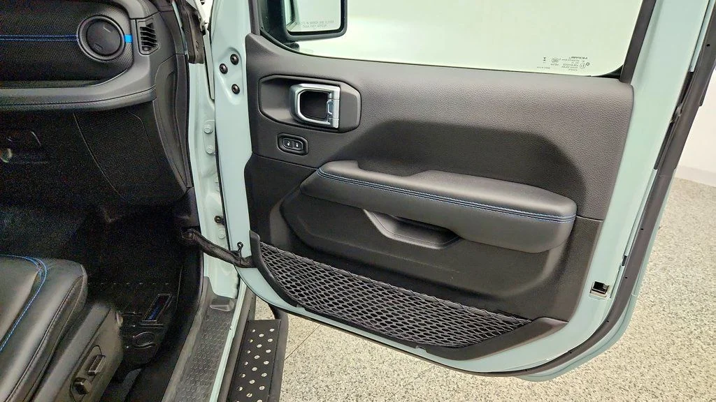 Used 2024 Earl Clearcoat Jeep Rubicon X 4xe w/ Nappa Leather, Rock-Trac & Off-Road Camera image 28