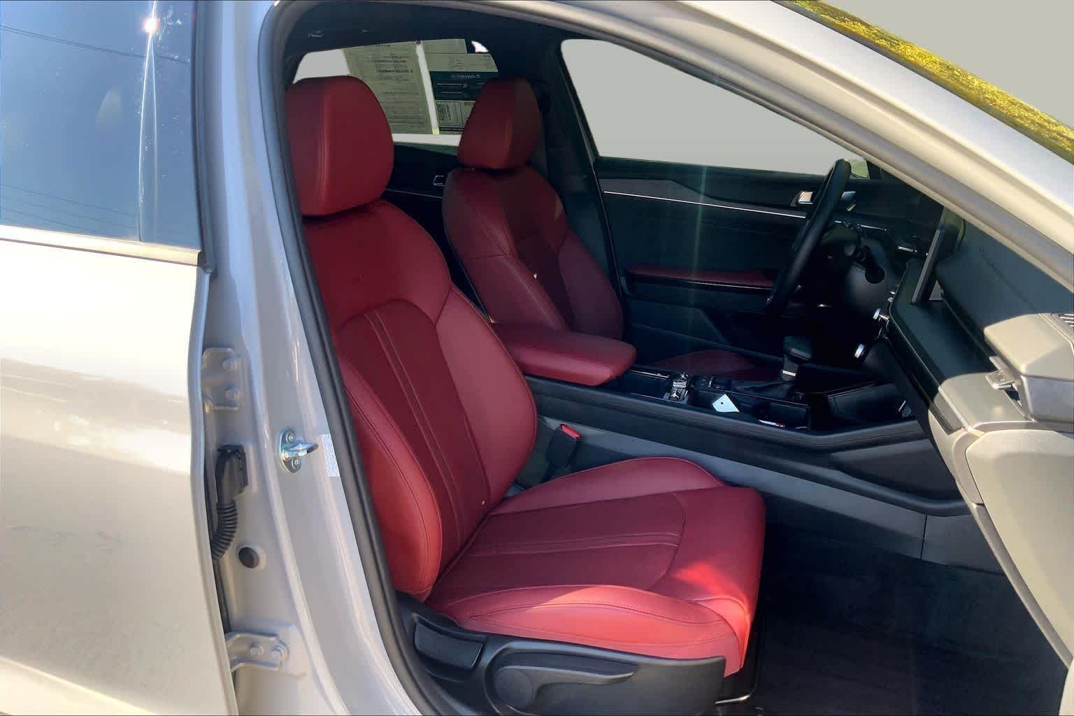 Certified Used 2025 Wolf Gray Kia GT-Line image 9