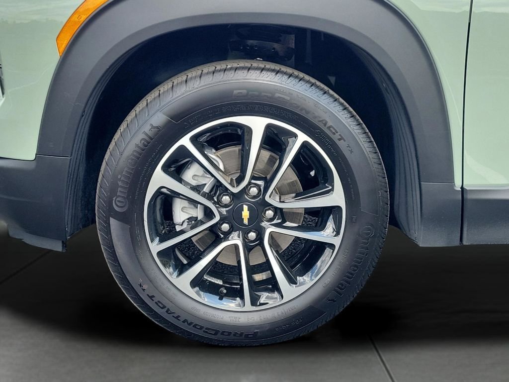 Used 2026 Green Chevrolet LT image 9