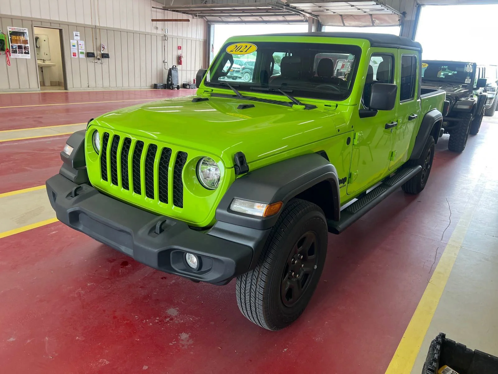 2021 Jeep Gladiator Sport's photo