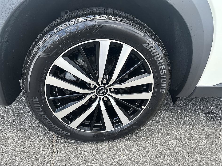 Certified Used 2024 Pearl White Tricoat Nissan Platinum image 11