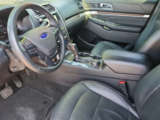 Used 2017 Shadow Black Ford Limited image 9