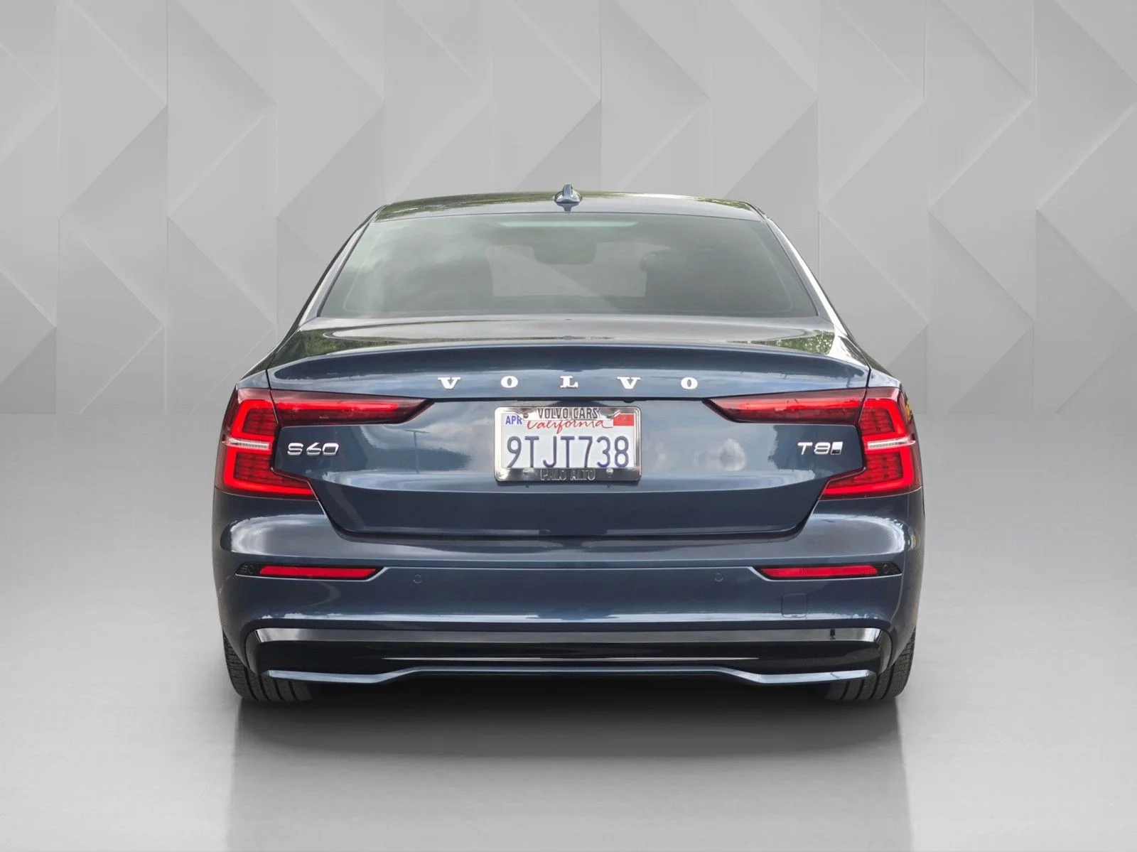 Certified Used 2025 Blue Volvo T8 Plus image 5