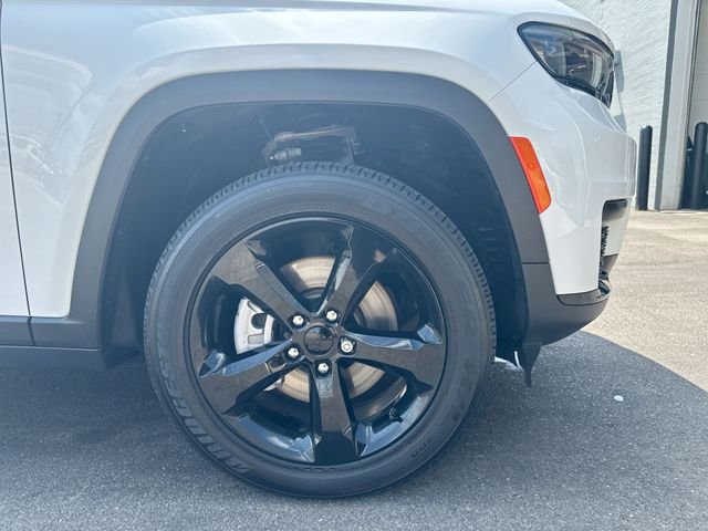 Used 2023 White Jeep Altitude image 12