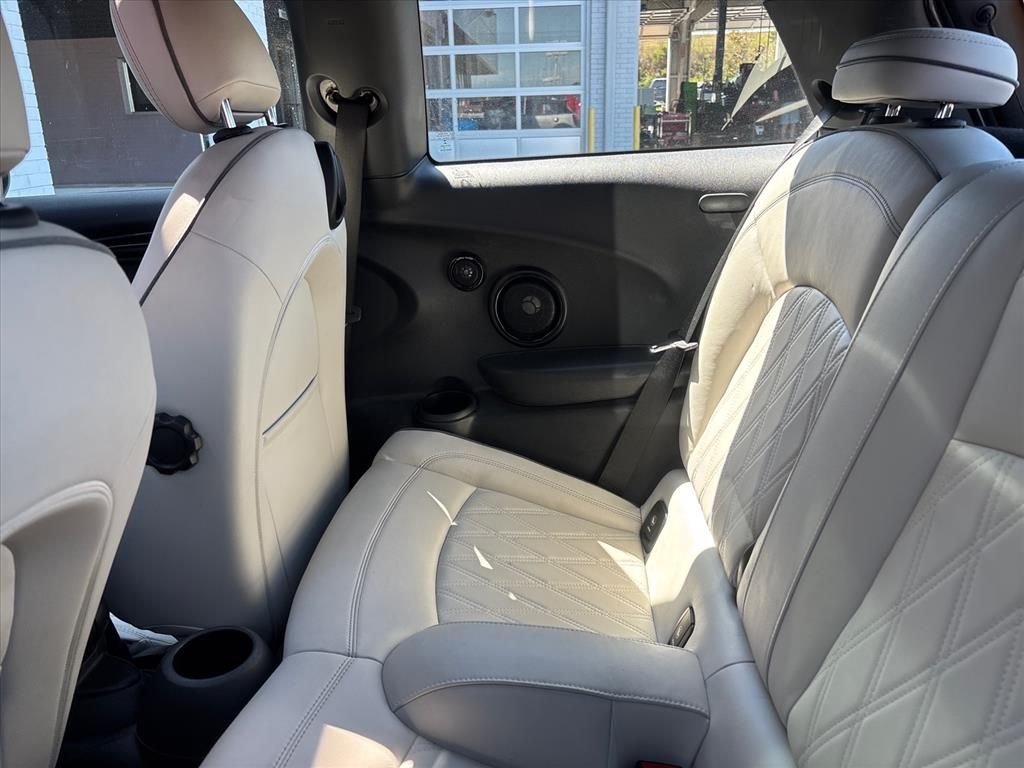 Used 2020 White MINI Classic image 17