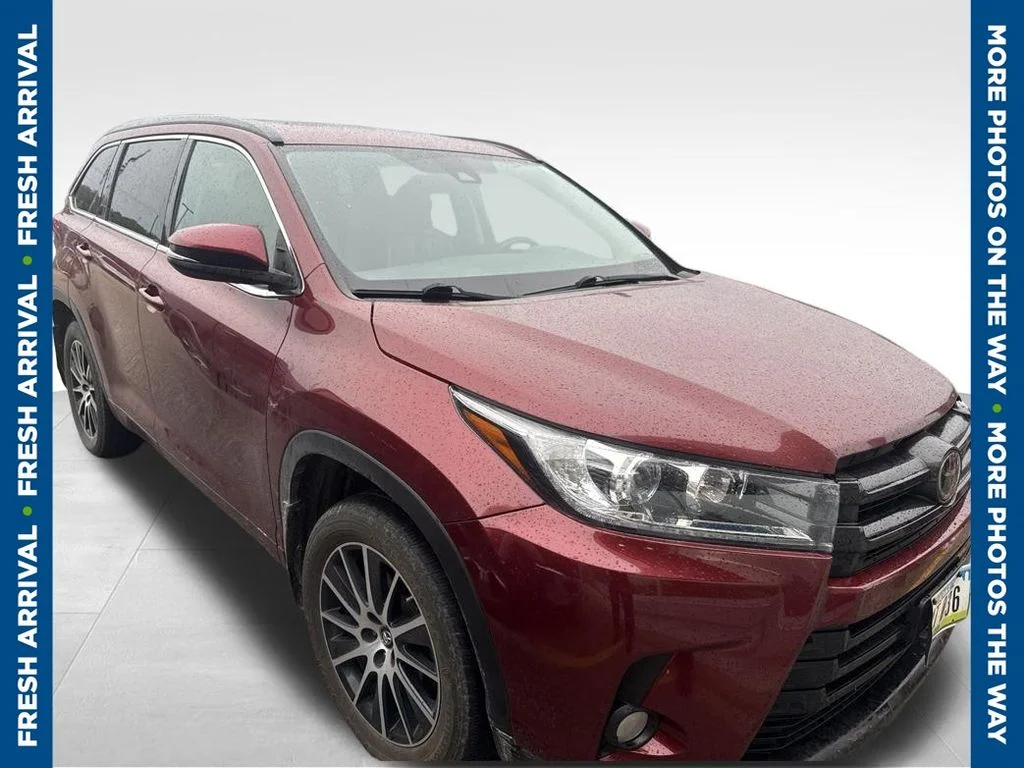 Used 2018 Red Toyota SE image 1