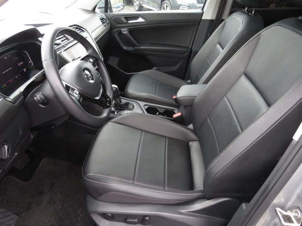 Used 2020 Silver Metallic Volkswagen 2.0T SEL image 19