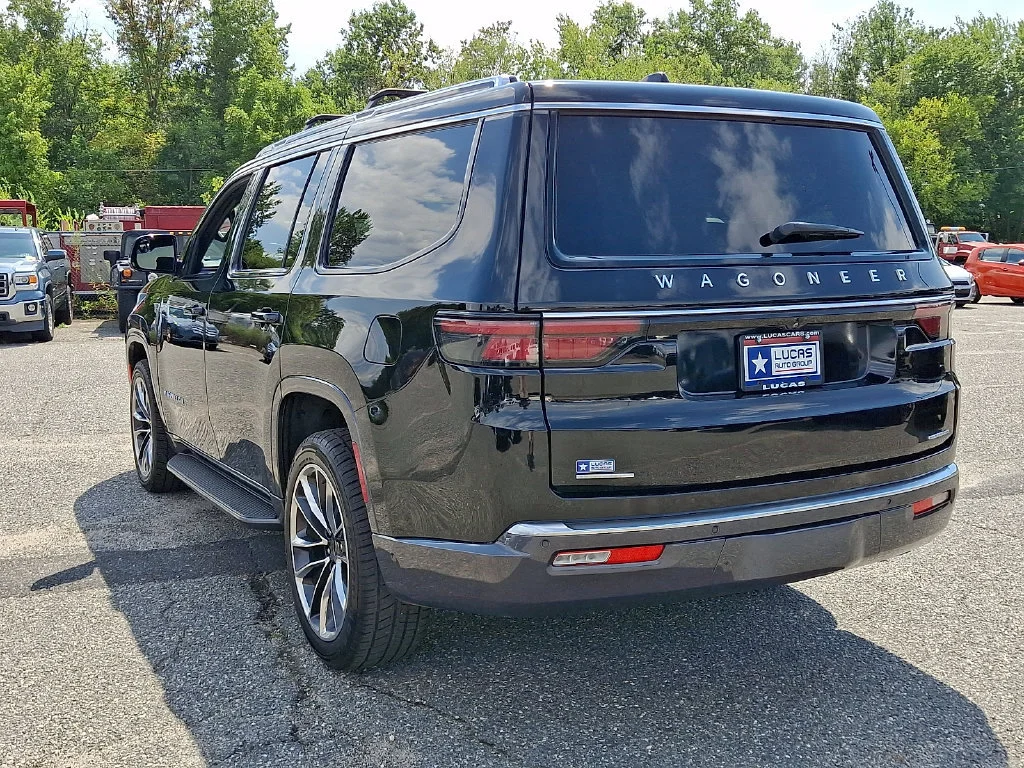Used 2022 Diamond Black Crystal Pearlcoat Jeep Series II image 9
