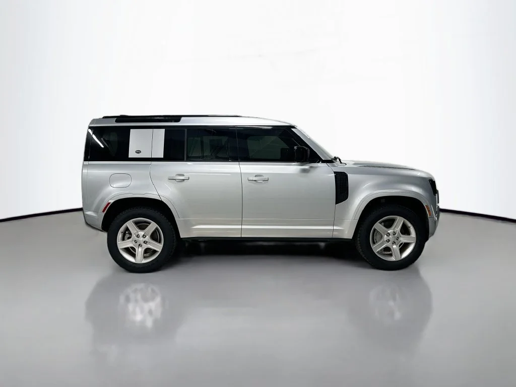 Used 2022  Land Rover XS Edition image 8