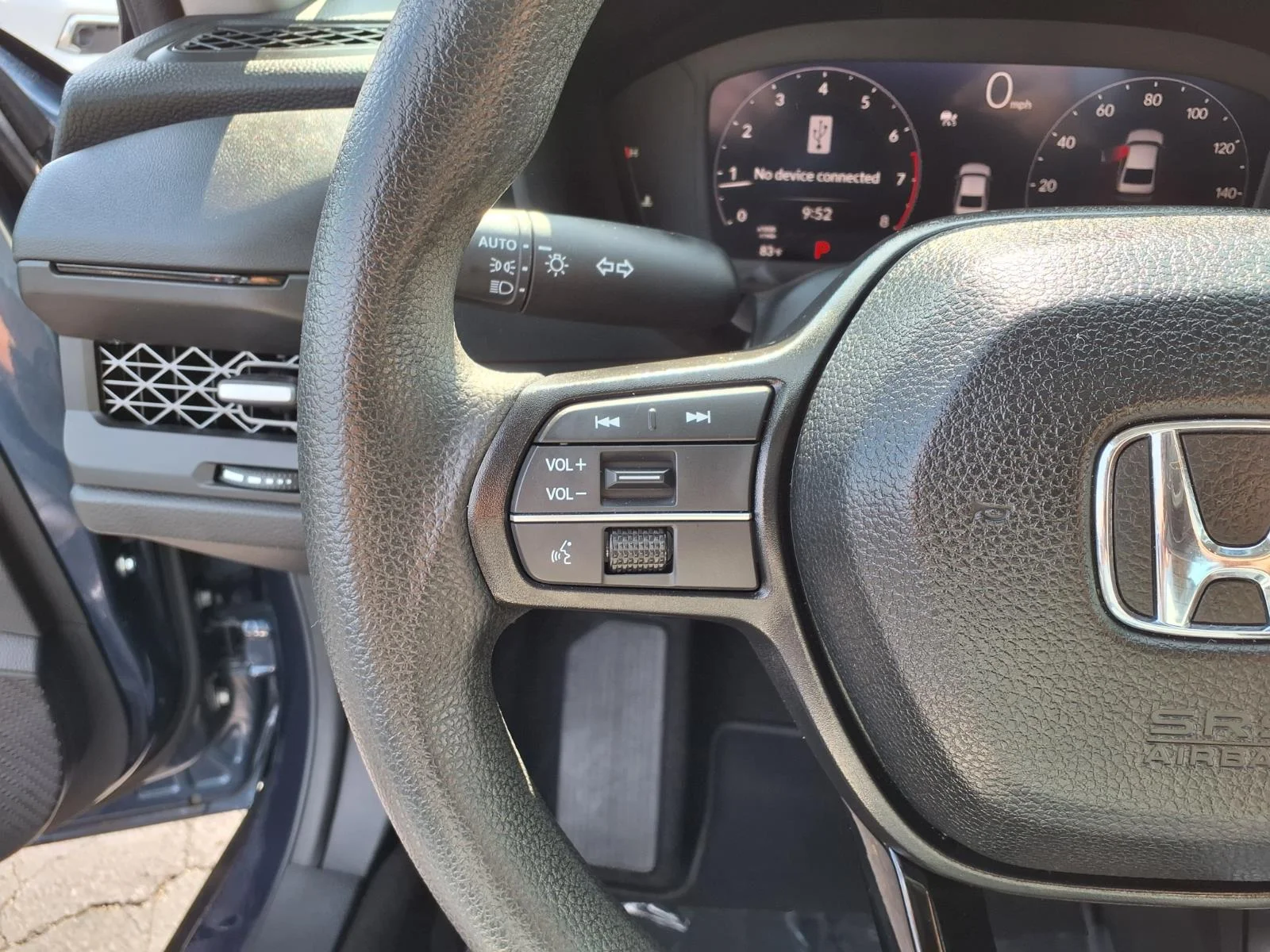 2025 Honda Accord SE - Photo 11