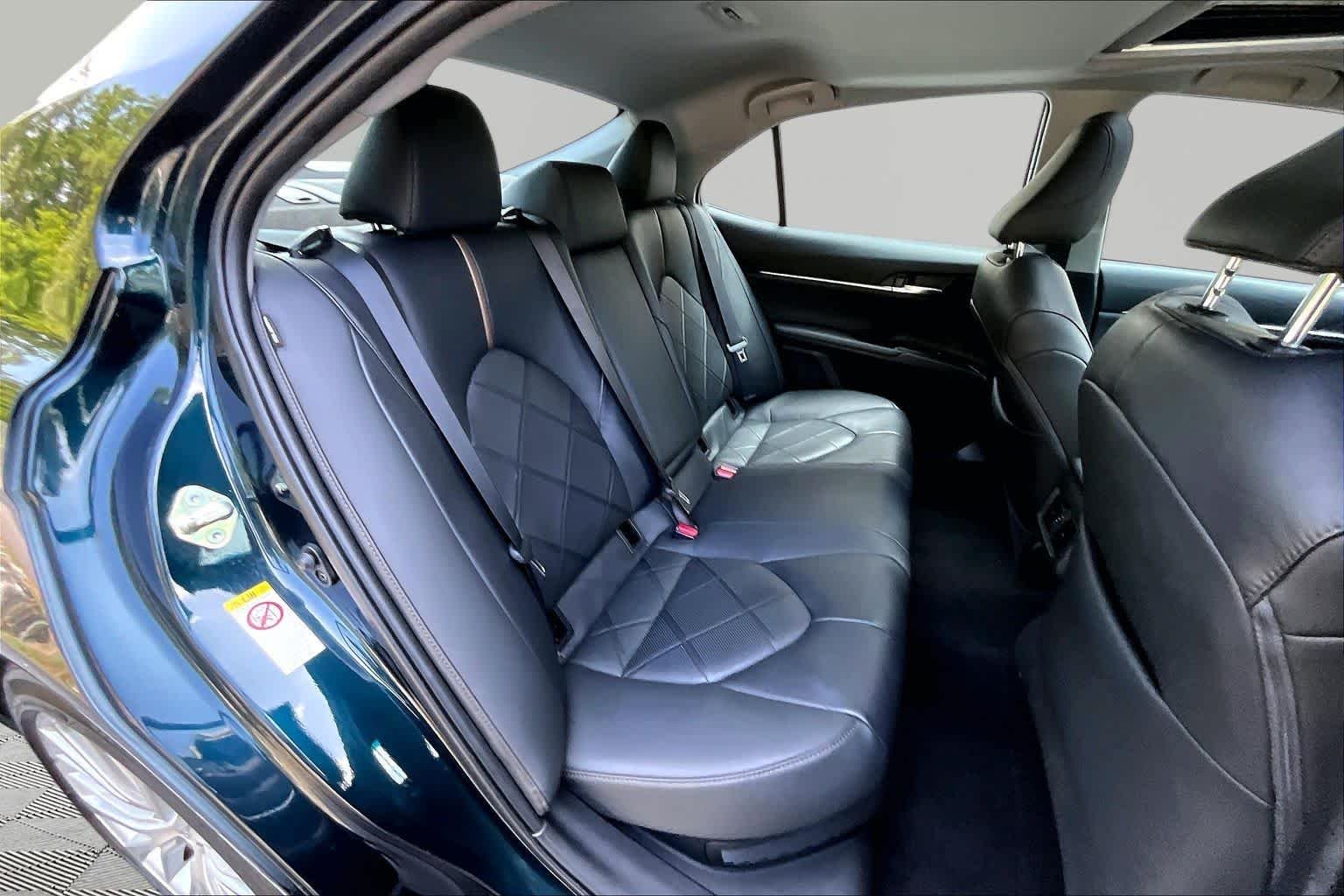 Used 2018 Galactic Aqua Mica Toyota Hybrid XLE image 20