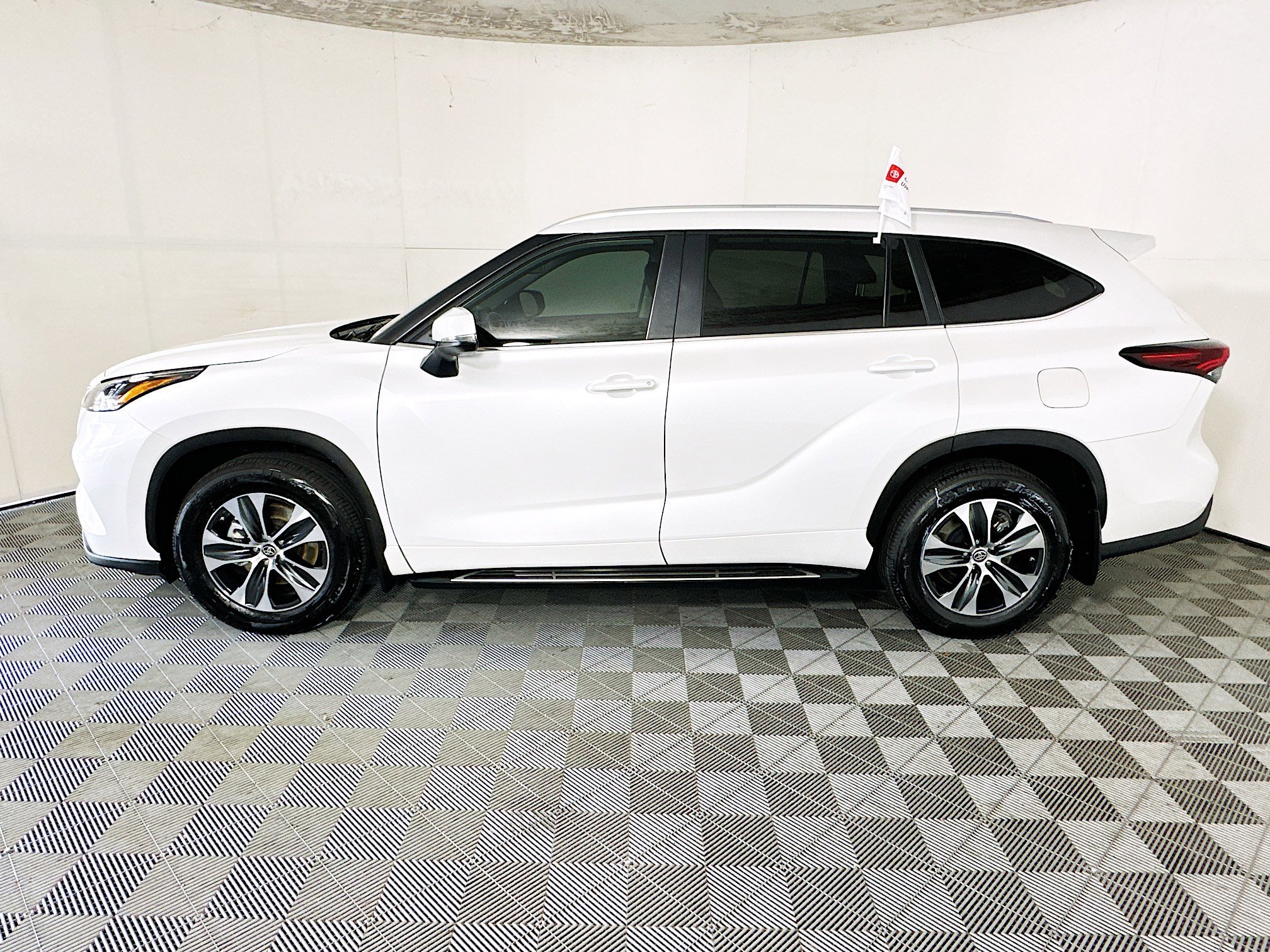 Certified Used 2025 Pearl Toyota XLE image 6