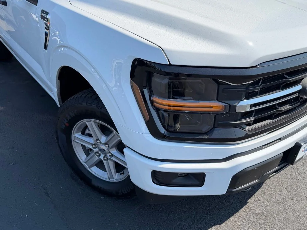 New 2026 Oxford White Ford XLT image 2