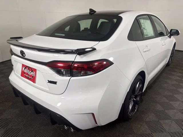 New 2026 Ice Cap with Midnight Black Metallic roof <sup>1</sup> Toyota  XSE image 3
