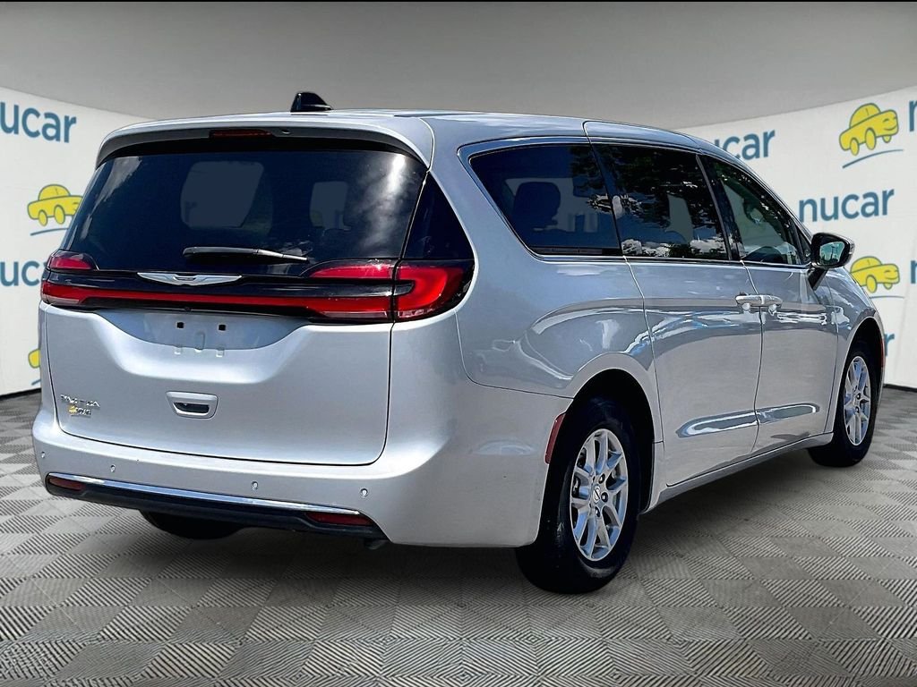 Used 2023 Silver Mist Clearcoat Chrysler Touring L image 6