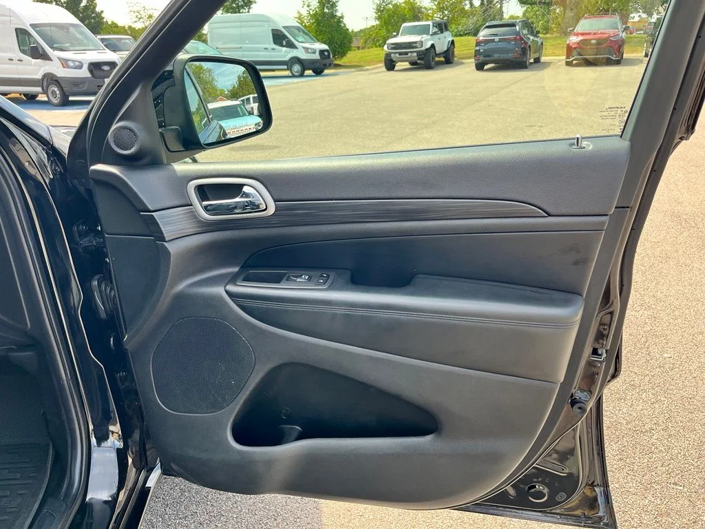 Used 2022 Black Jeep Laredo X image 9