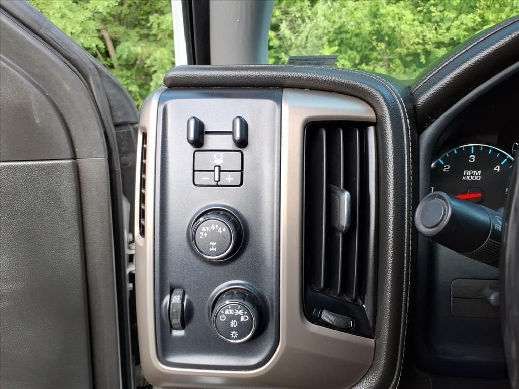 Used 2017 White GMC Denali image 17