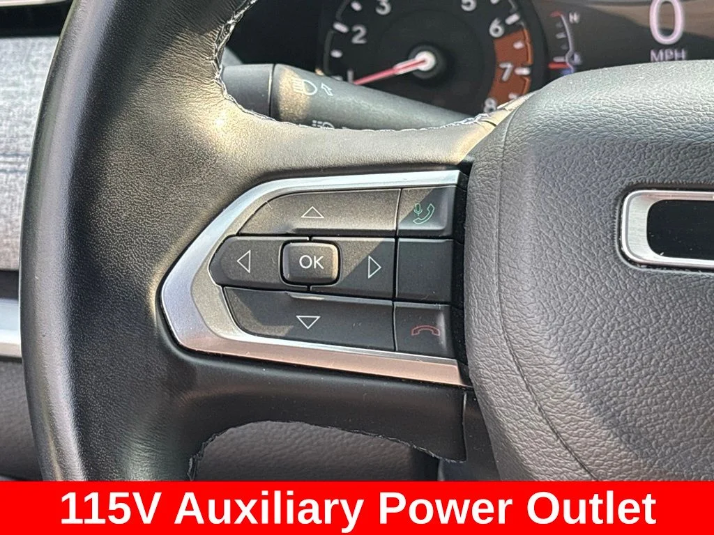 Used 2022 Black Jeep Latitude image 23