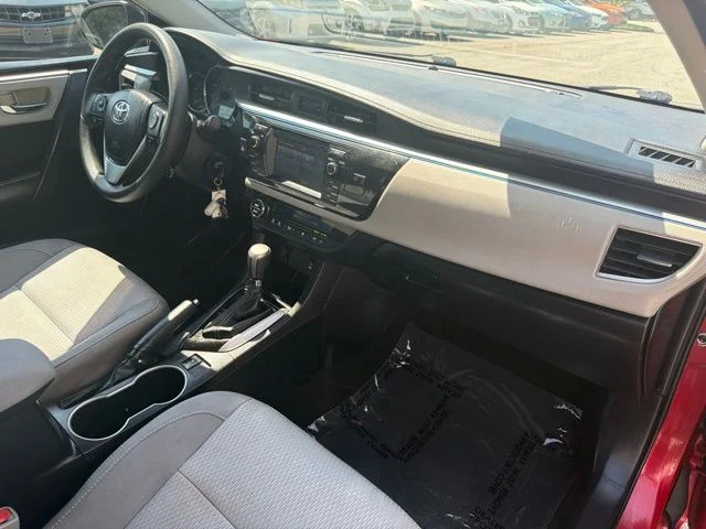 Used 2014 Red Toyota LE image 25