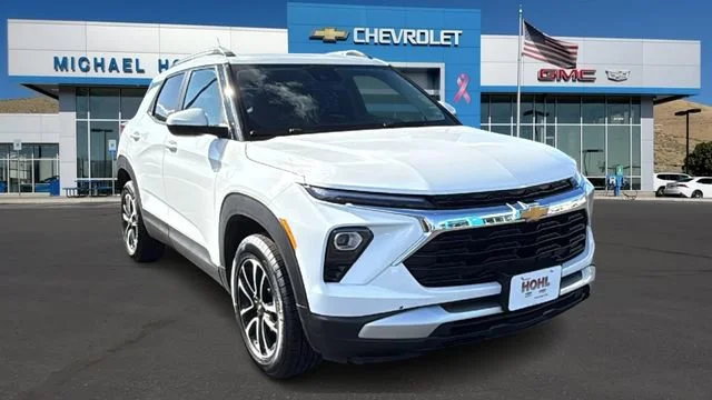 Certified Used 2025 Summit White Chevrolet LT image 1