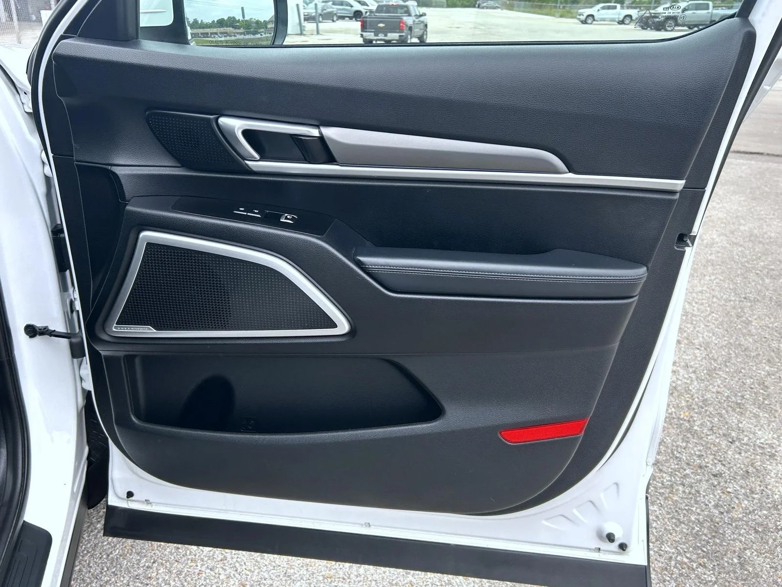 Used 2020 White Kia S image 15