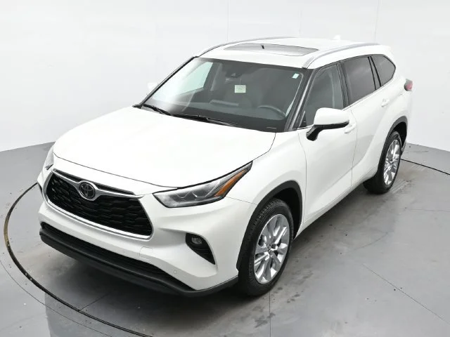 Used 2021 Blizzard Pearl Toyota Limited image 34