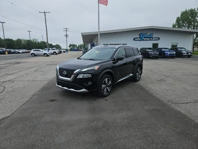 Used 2023 Black Nissan Platinum image 2