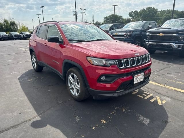 Used 2024  Jeep Latitude image 5
