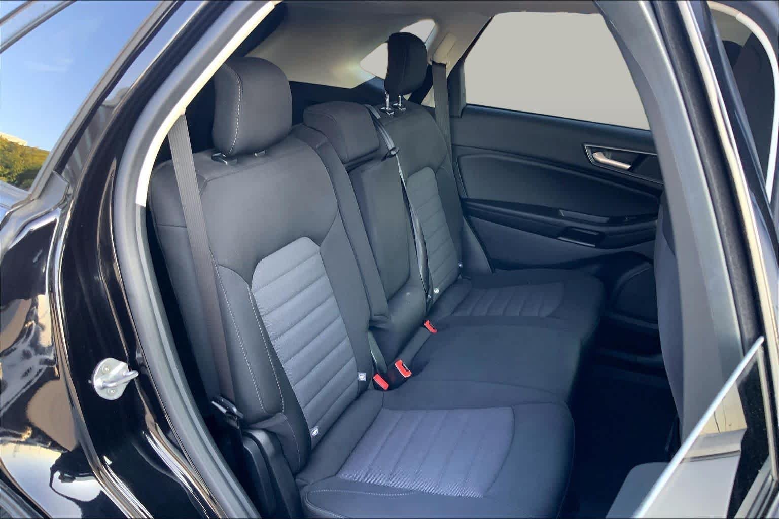 Used 2024 Agate Black Metallic Ford SE image 18